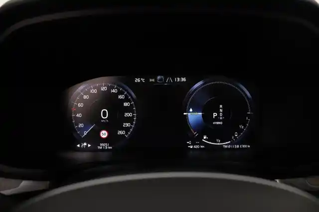 Musta Farmari, Volvo V60 – IRU-435