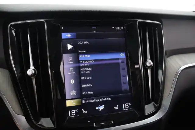 Musta Farmari, Volvo V60 – IRU-435