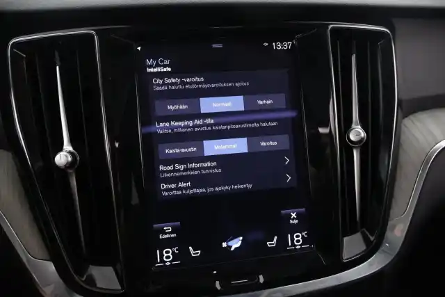 Musta Farmari, Volvo V60 – IRU-435