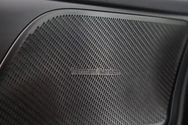 Musta Farmari, Volvo V60 – IRU-435
