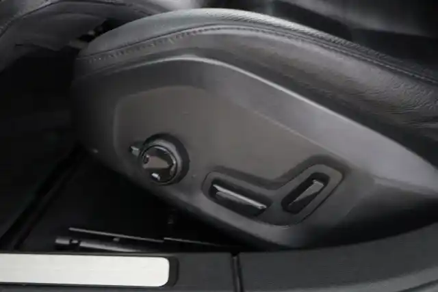 Musta Farmari, Volvo V60 – IRU-435