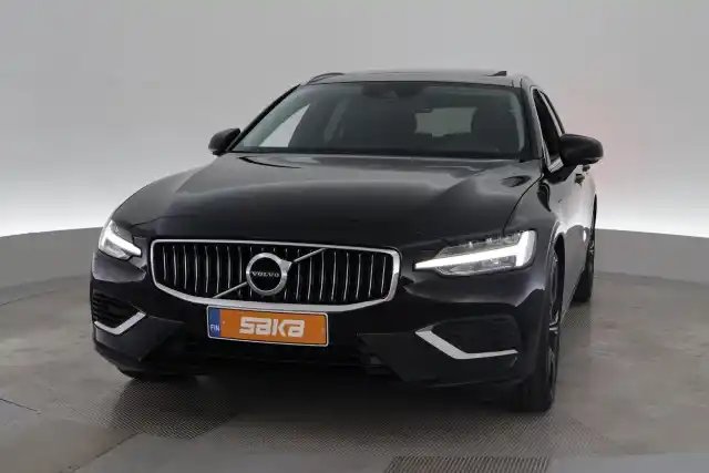 Musta Farmari, Volvo V60 – IRU-435