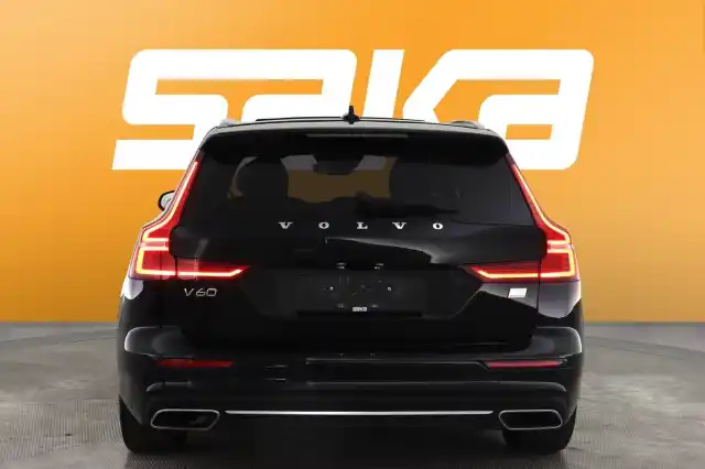 Musta Farmari, Volvo V60 – IRU-435
