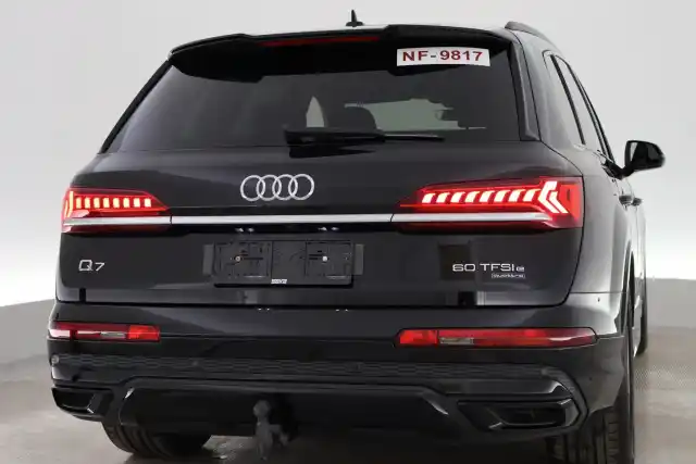 Musta Maastoauto, Audi Q7 – IRV-321