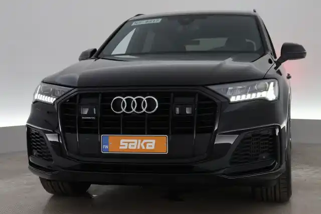 Musta Maastoauto, Audi Q7 – IRV-321