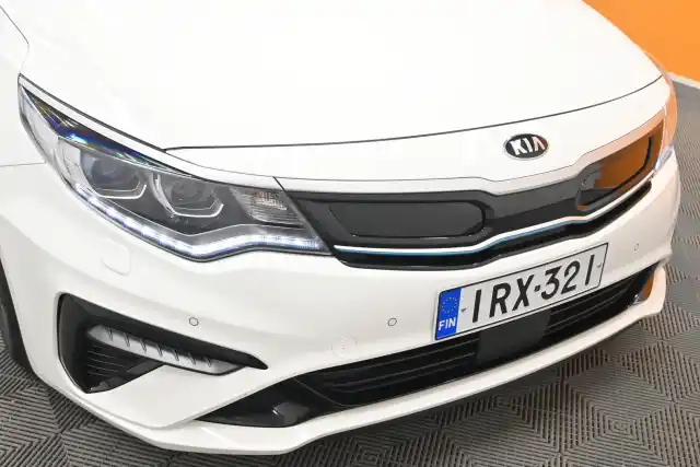 Valkoinen Farmari, Kia Optima – IRX-321