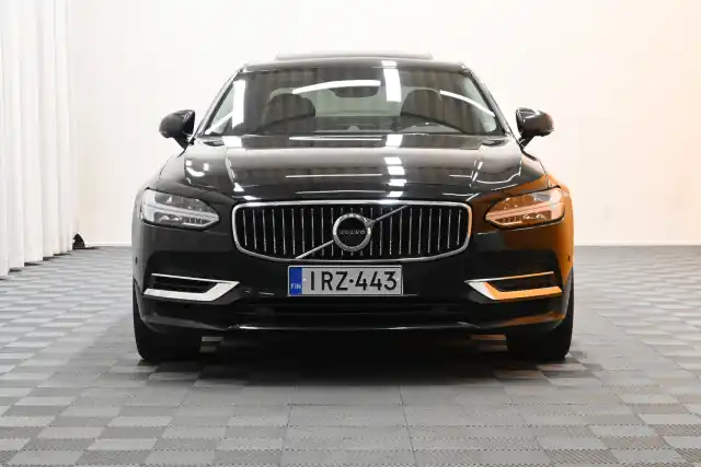 Musta Sedan, Volvo S90 – IRZ-443