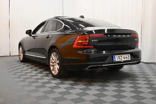 Musta Sedan, Volvo S90 – IRZ-443