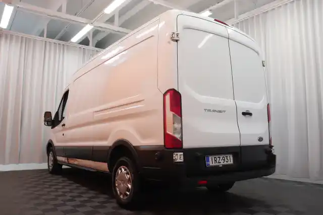 Valkoinen Pakettiauto, Ford Transit – IRZ-931