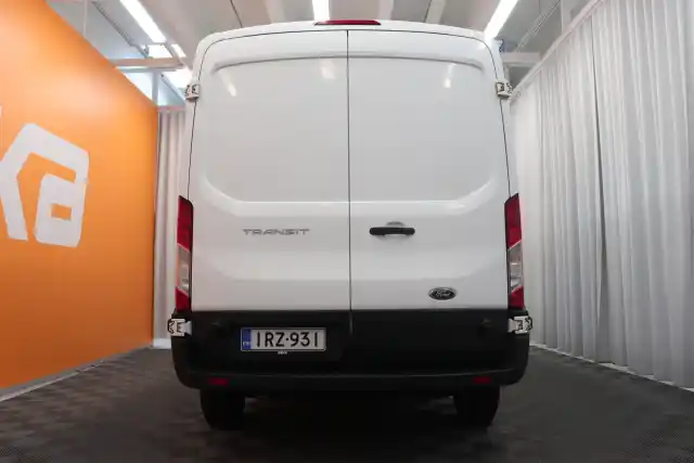 Valkoinen Pakettiauto, Ford Transit – IRZ-931