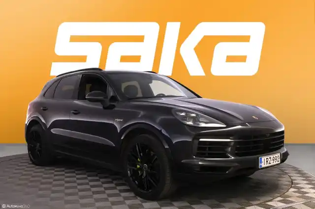 Musta Maastoauto, Porsche Cayenne – IRZ-992