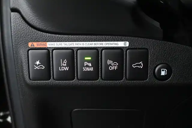 Musta Maastoauto, Mitsubishi Outlander PHEV – ISB-569