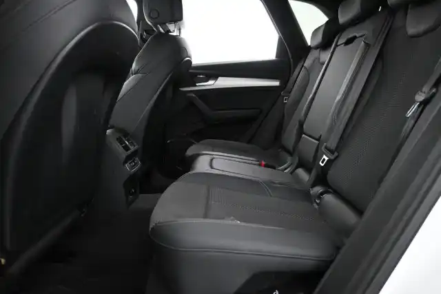 Valkoinen Maastoauto, Audi Q5 – ISB-734