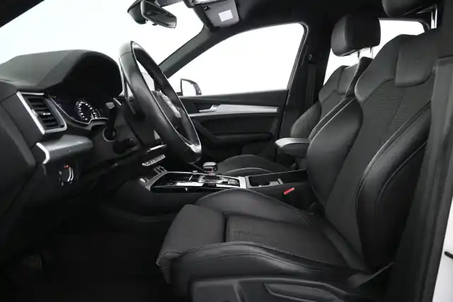 Valkoinen Maastoauto, Audi Q5 – ISB-734