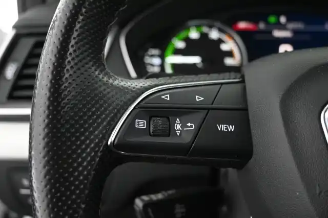 Valkoinen Maastoauto, Audi Q5 – ISB-734