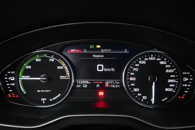 Valkoinen Maastoauto, Audi Q5 – ISB-734
