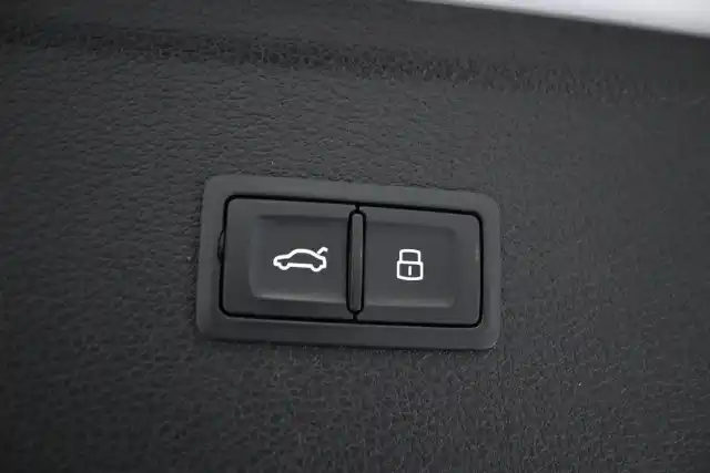Valkoinen Maastoauto, Audi Q5 – ISB-734