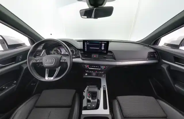 Valkoinen Maastoauto, Audi Q5 – ISB-734