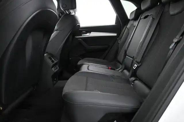 Valkoinen Maastoauto, Audi Q5 – ISB-734