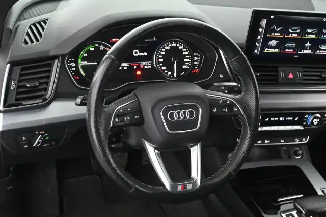 Valkoinen Maastoauto, Audi Q5 – ISB-734