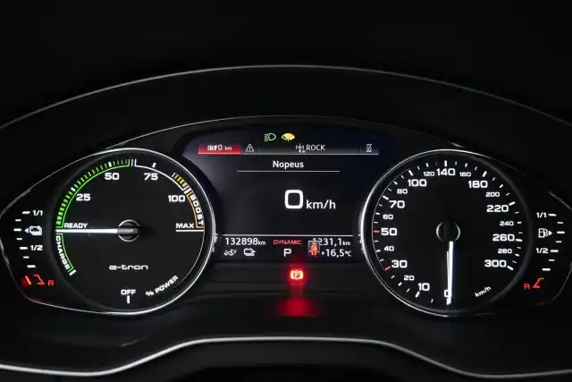 Valkoinen Maastoauto, Audi Q5 – ISB-734