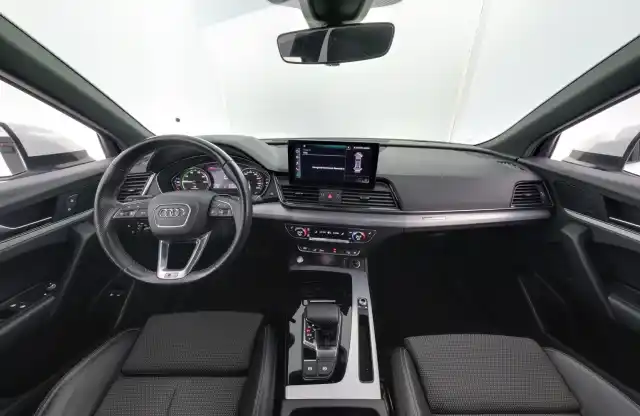 Valkoinen Maastoauto, Audi Q5 – ISB-734