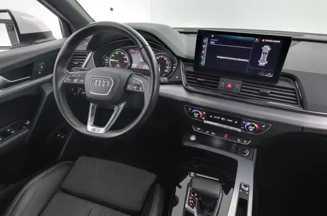 Valkoinen Maastoauto, Audi Q5 – ISB-734