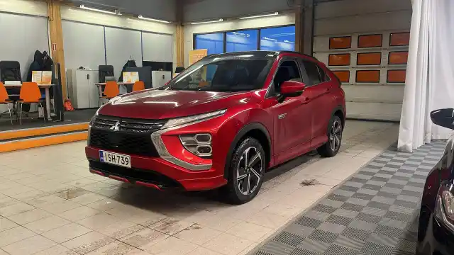 Punainen Maastoauto, Mitsubishi Eclipse Cross – ISH-739