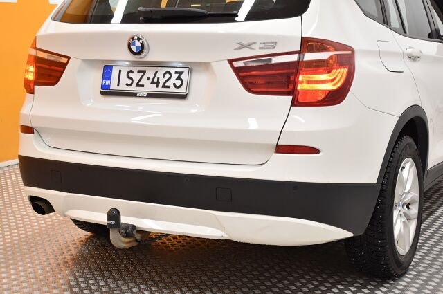 Valkoinen Maastoauto, BMW X3 – ISZ-423