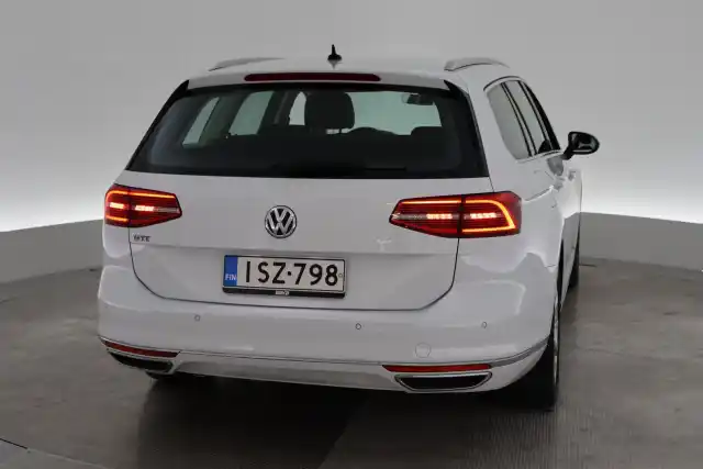 Valkoinen Farmari, Volkswagen Passat – ISZ-798