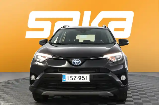 Musta Maastoauto, Toyota RAV4 – ISZ-951