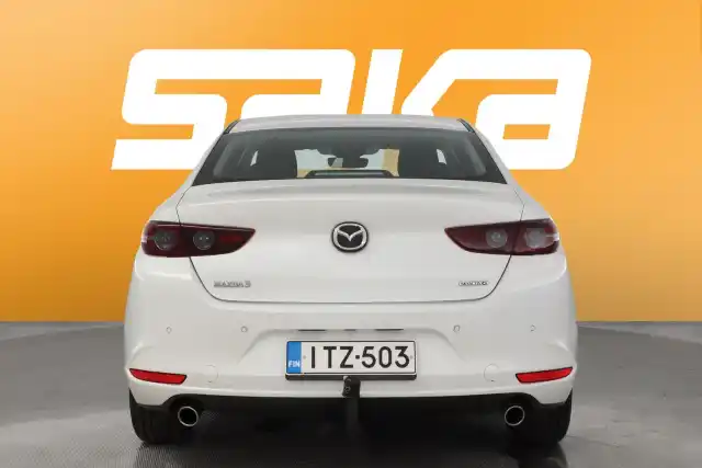 Valkoinen Sedan, Mazda 3 – ITZ-503