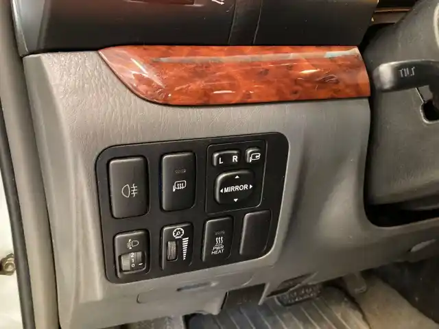 Hopea Henkilöauto, Toyota Land Cruiser – IUI-535