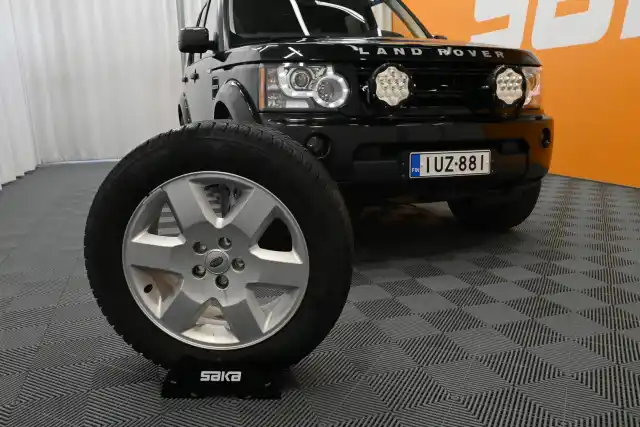 Musta Maastoauto, Land Rover Discovery – IUZ-881