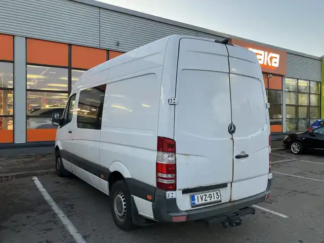 Valkoinen Pakettiauto, Mercedes-Benz Sprinter – IVZ-913