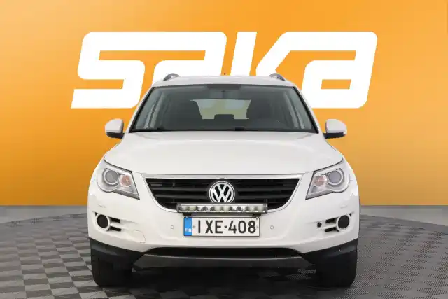 Valkoinen Maastoauto, Volkswagen Tiguan – IXE-408