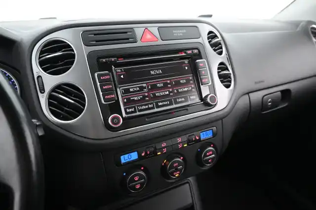 Valkoinen Maastoauto, Volkswagen Tiguan – IXE-408