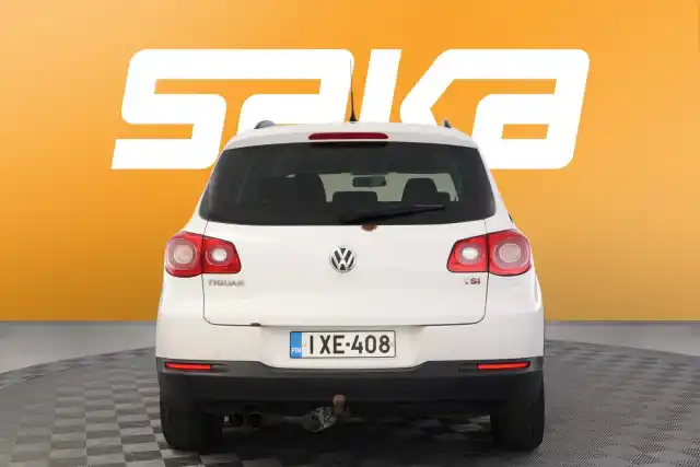 Valkoinen Maastoauto, Volkswagen Tiguan – IXE-408