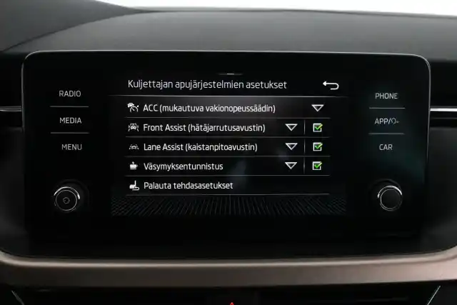 Harmaa Viistoperä, Skoda Kamiq – IXZ-562