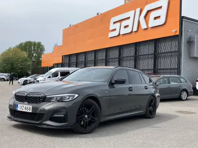 Harmaa Farmari, BMW 320 – IXZ-868