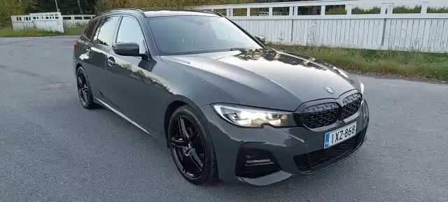 Harmaa Farmari, BMW 320 – IXZ-868