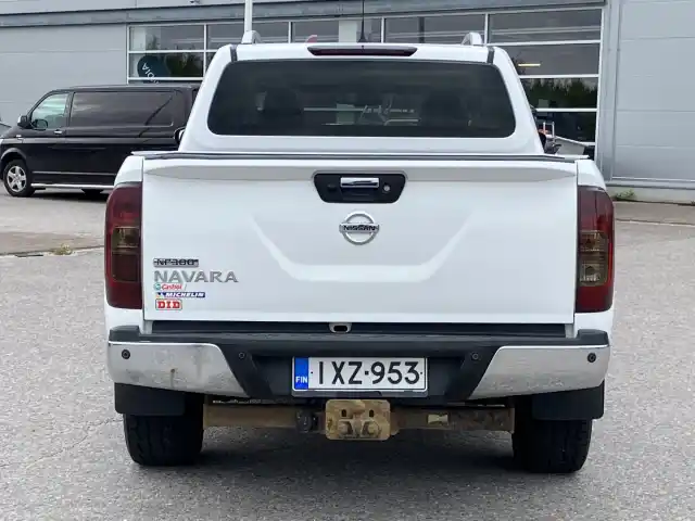 Valkoinen Pakettiauto, Nissan NAVARA – IXZ-953