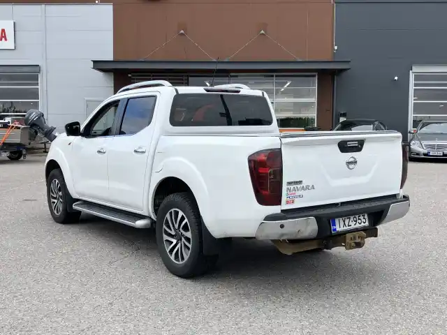 Valkoinen Pakettiauto, Nissan NAVARA – IXZ-953