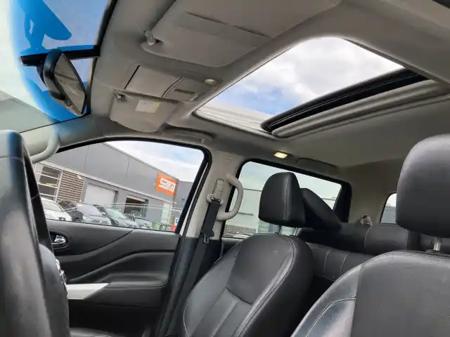 Valkoinen Pakettiauto, Nissan NAVARA – IXZ-953