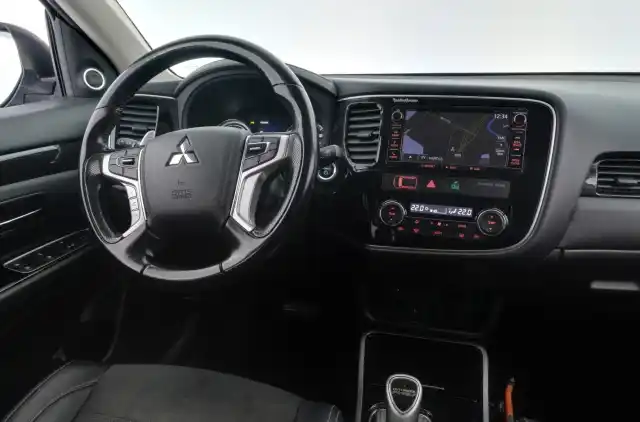 Harmaa Maastoauto, Mitsubishi Outlander PHEV – IXZ-976