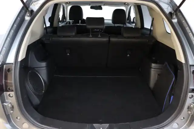 Harmaa Maastoauto, Mitsubishi Outlander PHEV – IXZ-976