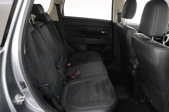 Harmaa Maastoauto, Mitsubishi Outlander PHEV – IXZ-976