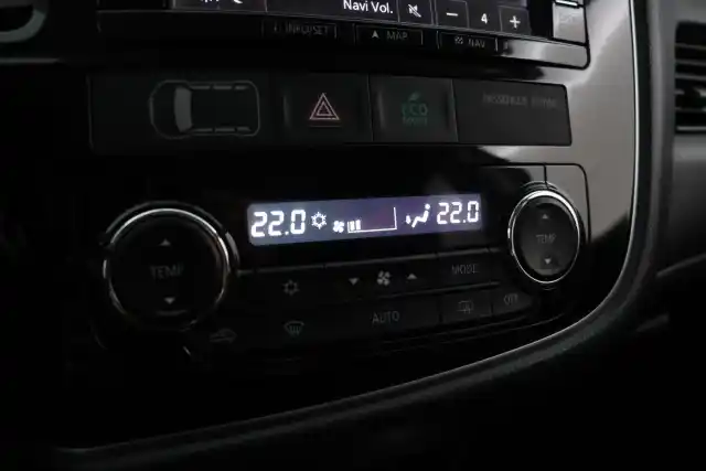 Harmaa Maastoauto, Mitsubishi Outlander PHEV – IXZ-976