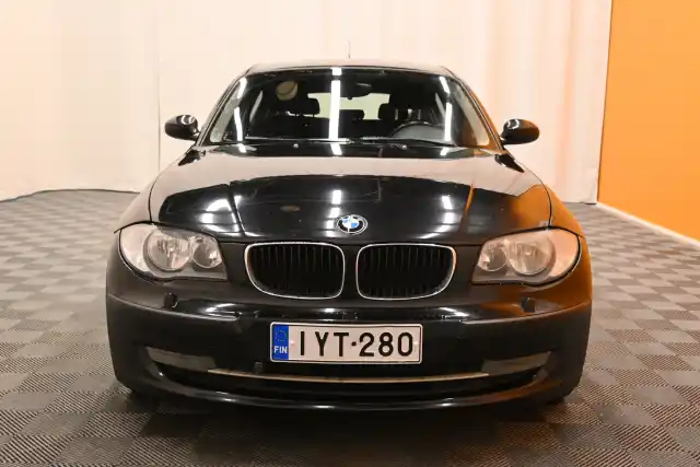 Musta Viistoperä, BMW 116 – IYT-280