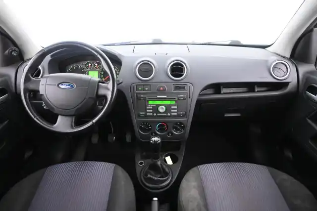 Musta Tila-auto, Ford Fusion – IYX-436